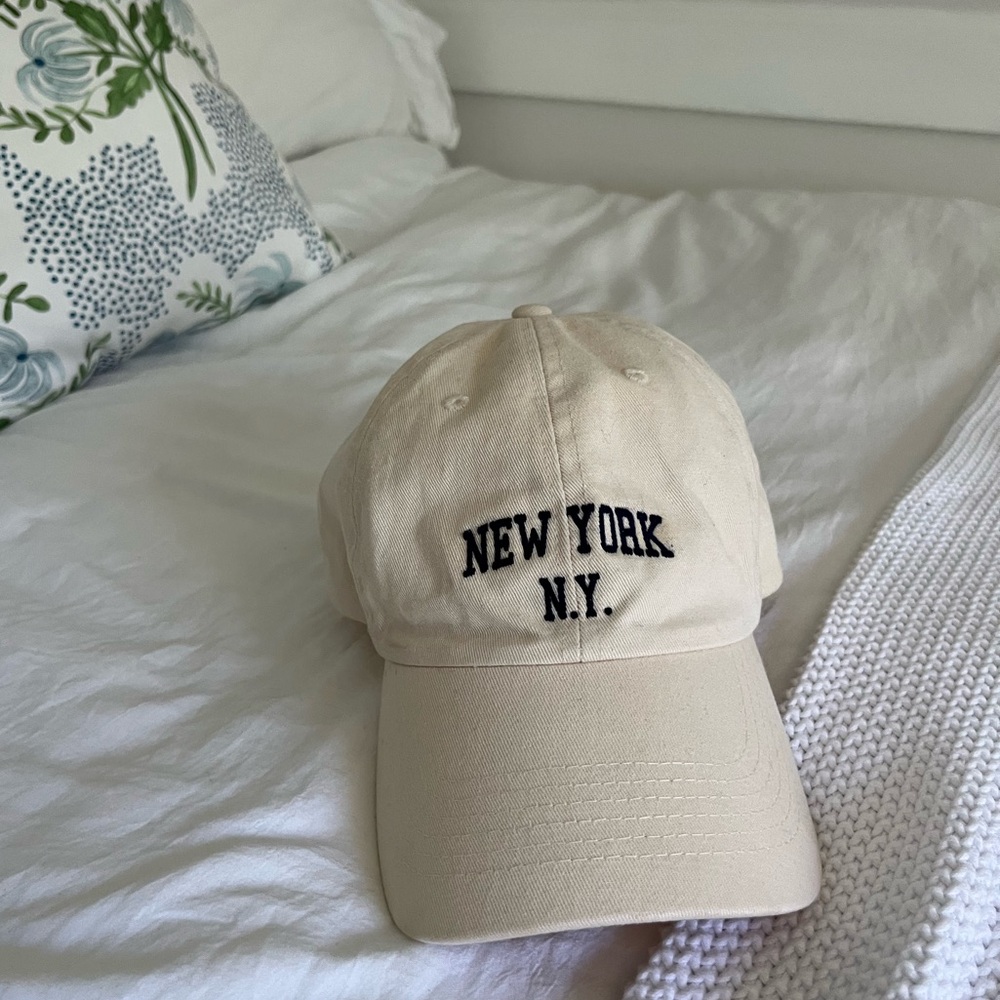 Brandy Melville White "New York" Hat